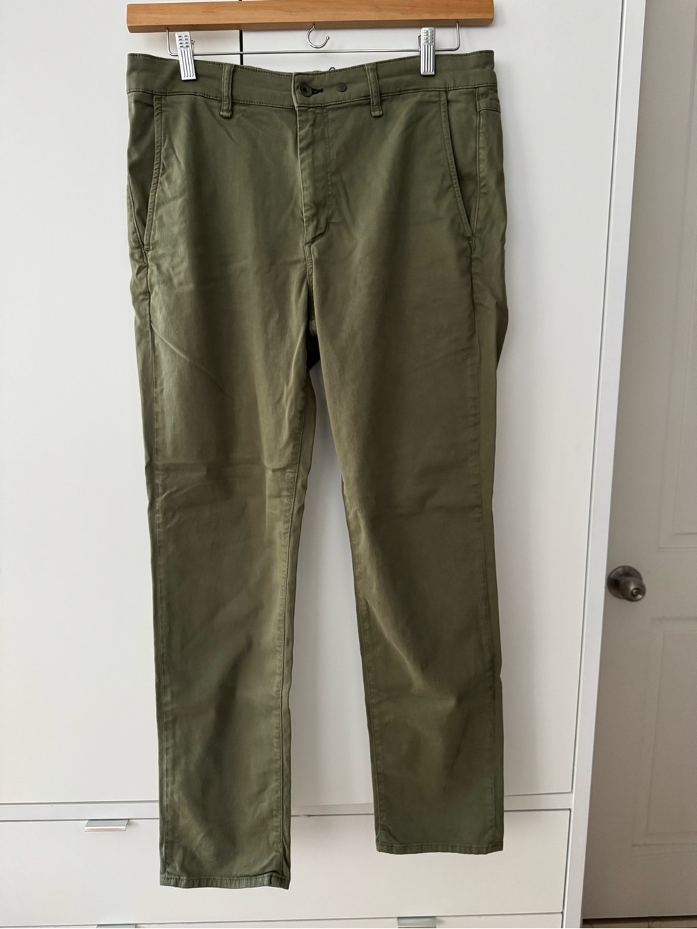 Men’s rag & bone Olive Chinos - Slim Straight in Military Green